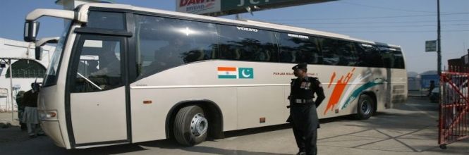 India_Pakistan_Bus_Service.jpg