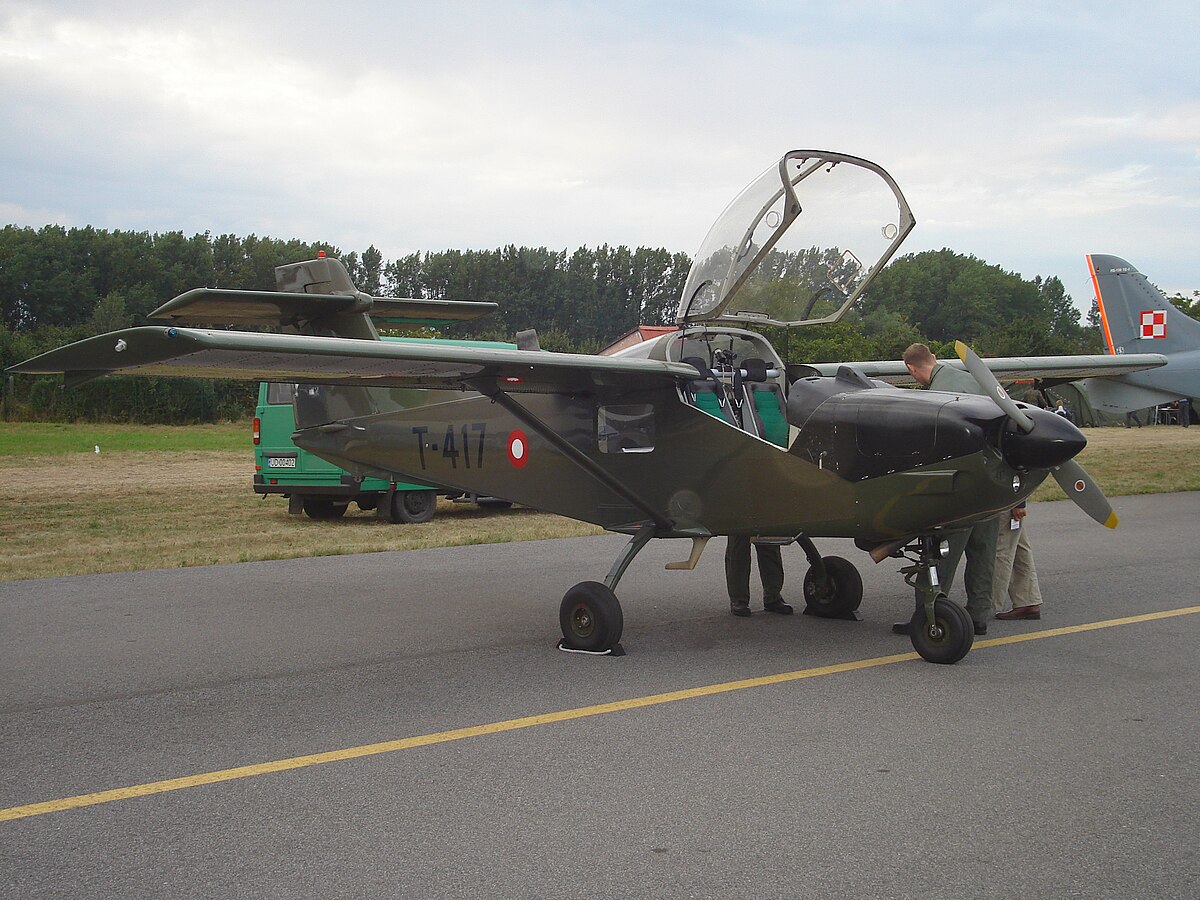 1200px-MFI-17_Supporter%2C_Radom_Air_Show_2007.jpg