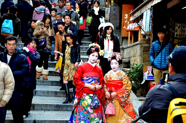 geishas-kimono-kyoto.JPG