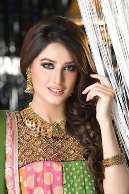 pakistani-fashion-model-and-actress-mehwish-h-L-qaHCbx.jpeg