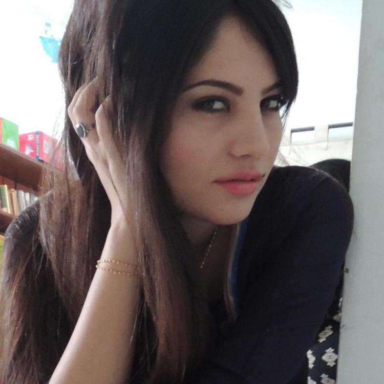 16983_Neelam_Muneer_Wallpaper.jpg