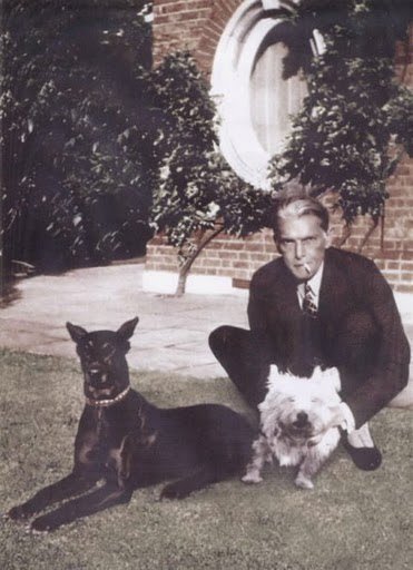 jinnah-with-dogs.jpg