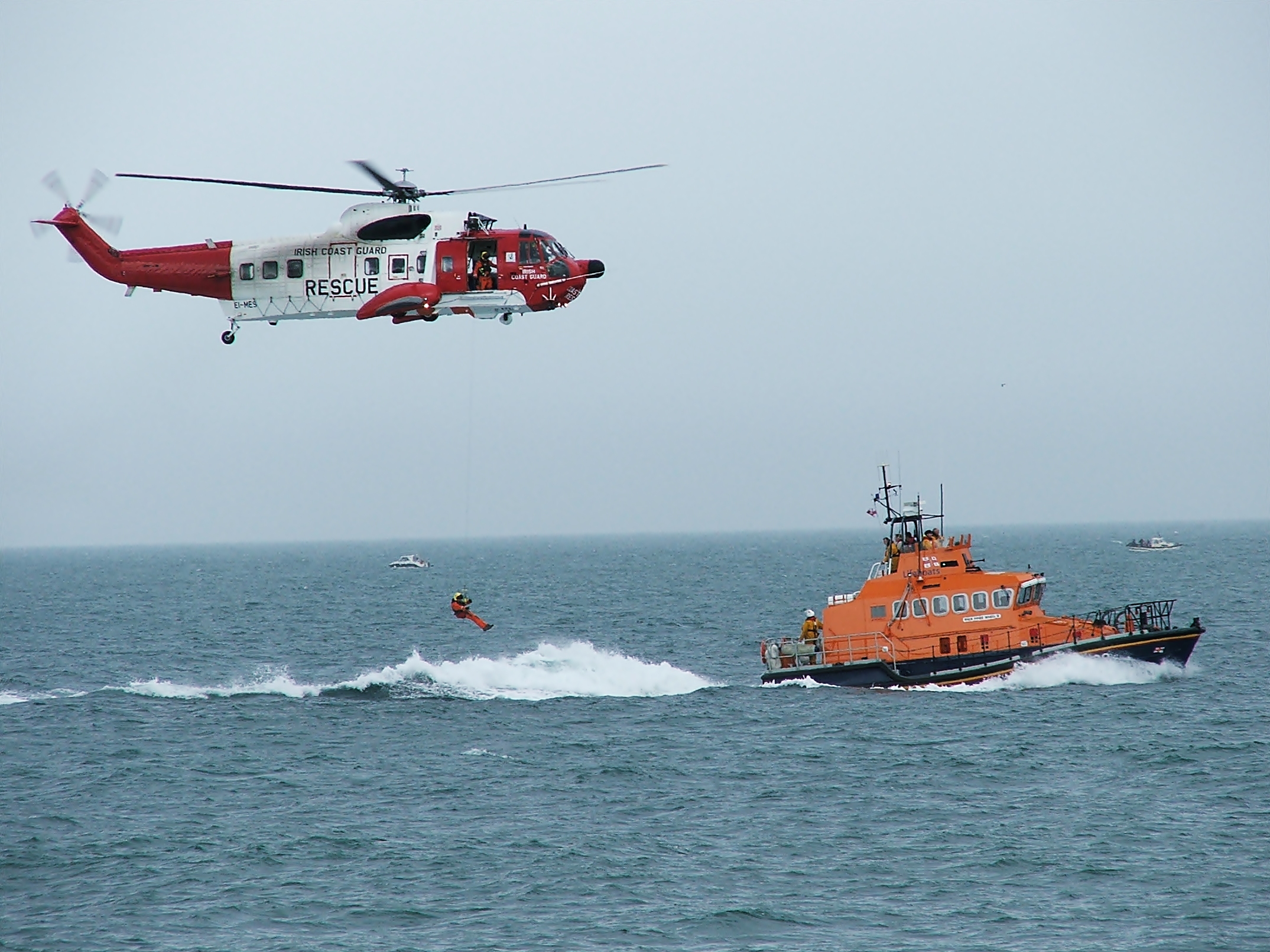 Irish_Coastguard_Helicopter_RNLI_Rescue_Demonstartion.jpg