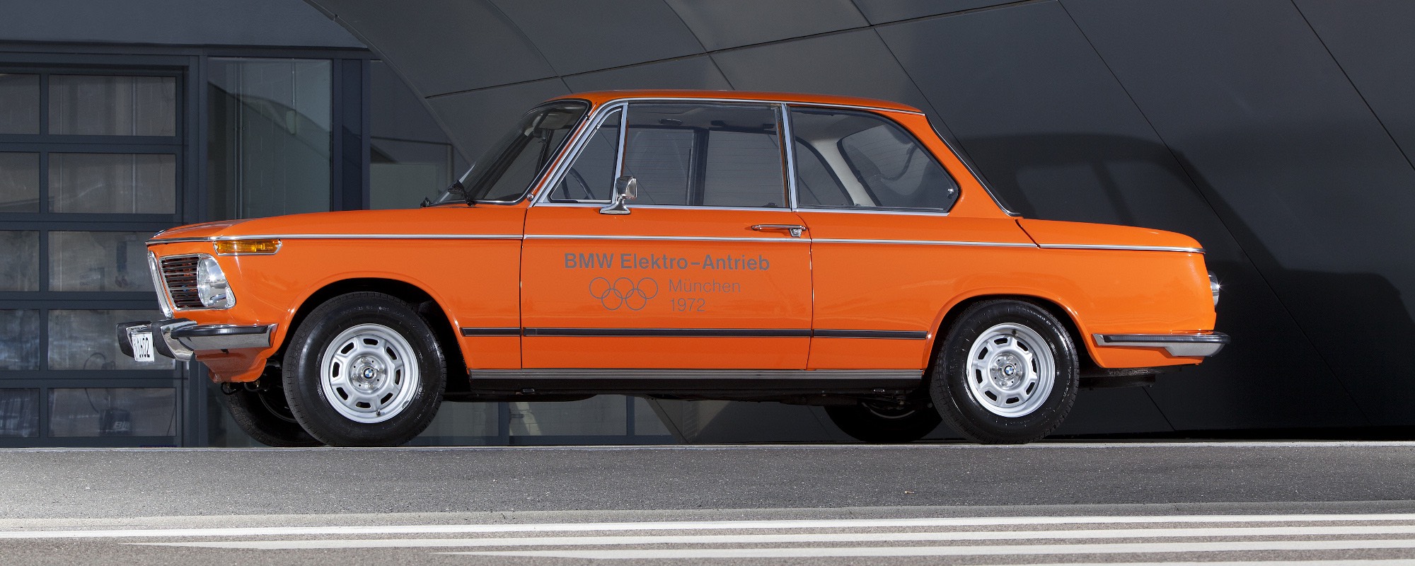 cover_bmw-1602-electric-car-classic-car.jpg