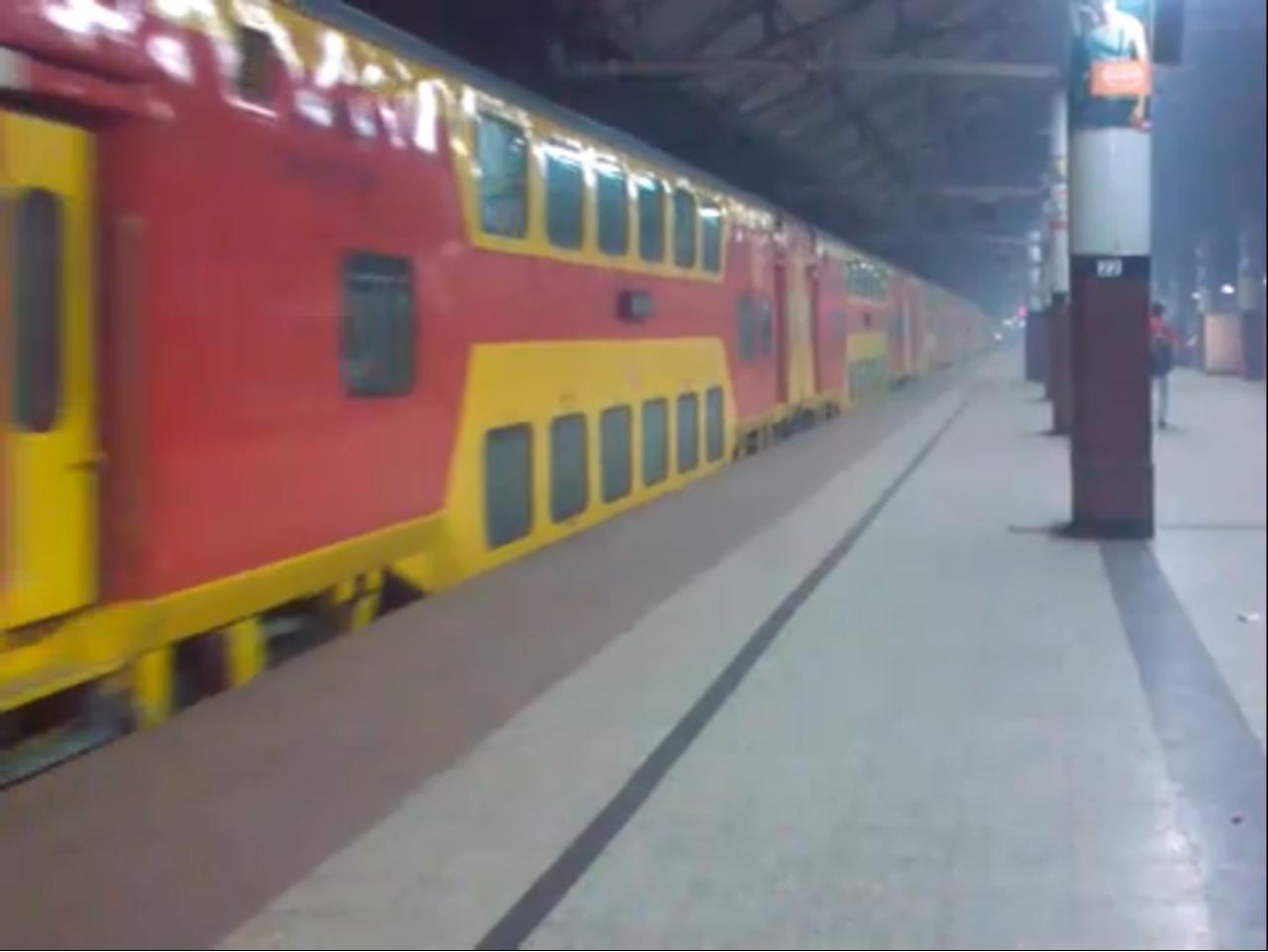 Indian_Rail_Double_Decker.JPG