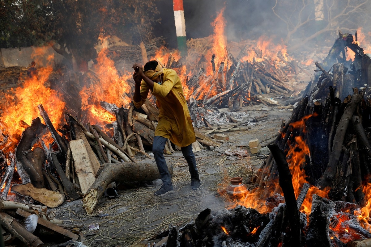 1619489055_delhi-cremation-covid.jpg