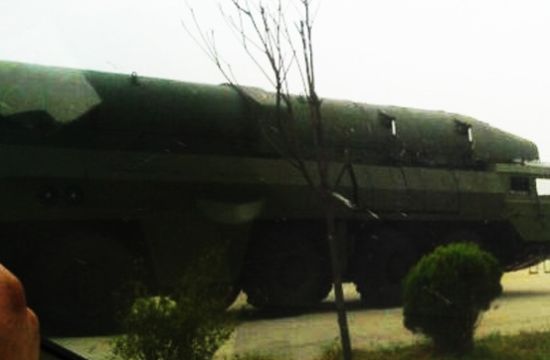 vehicle-foreign-media-regards-as-for-carrying-and-launching-df-25-or-26-missile.jpg