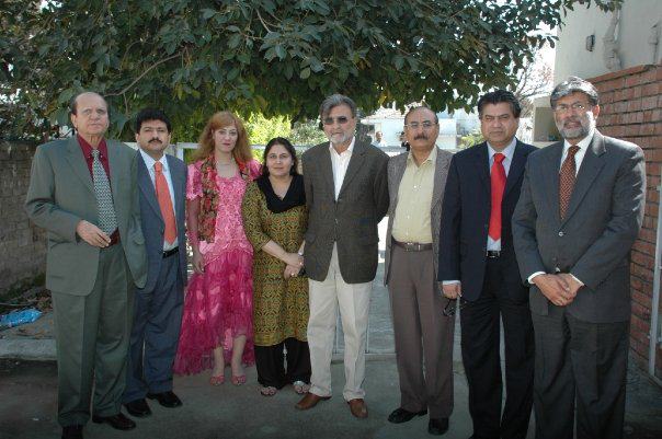 Hamid_Mir_2nd_from_left.jpg