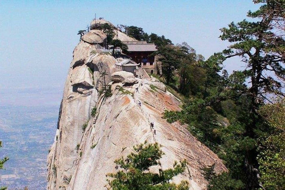 huashan%20south%20peak%20summit.jpg