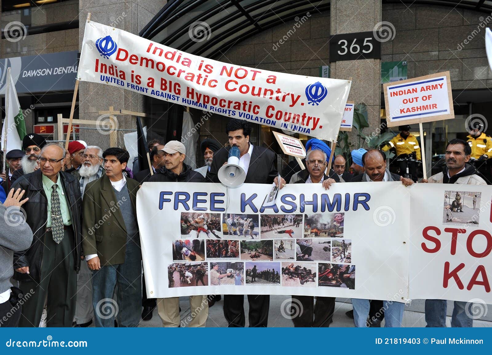 kashmir-protest-outside-indian-consulate-21819403.jpg