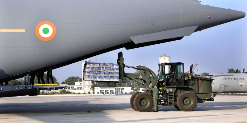 new-delhi-potable-water-being-loaded-in-c-17-247353.jpg