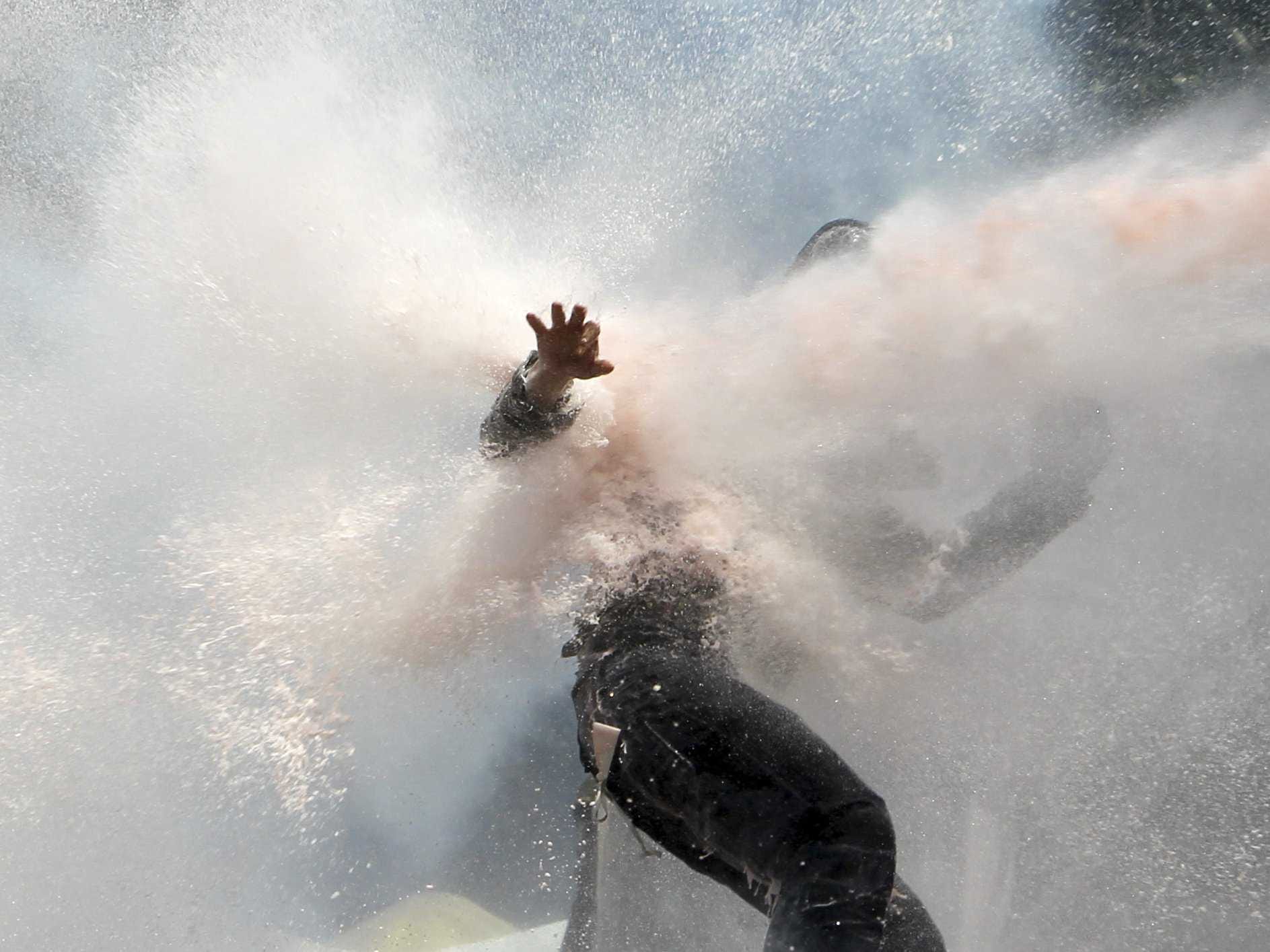 the-water-cannon-used-on-turkish-protesters-looks-painful-photos.jpg