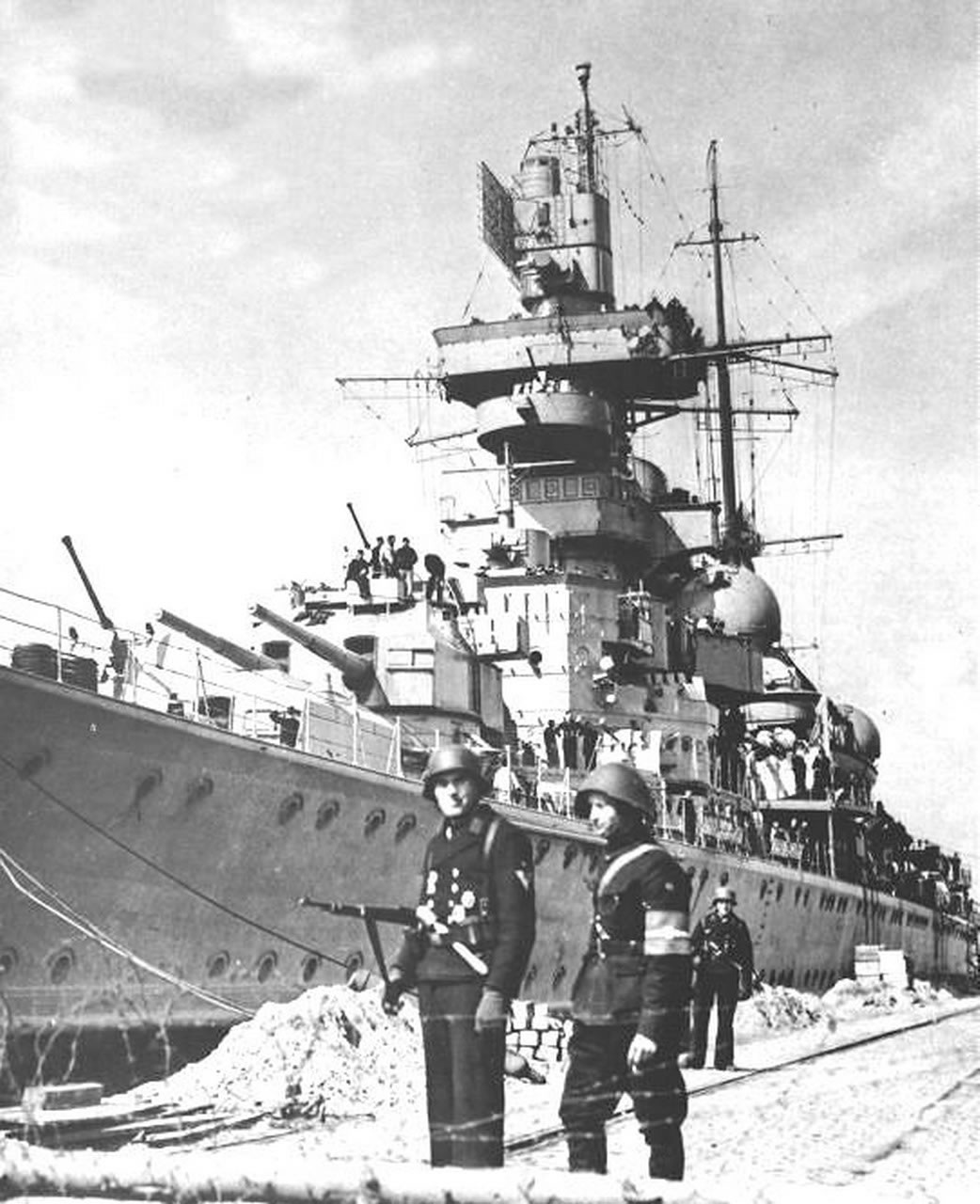 Kriegsmarine-Cruiser-KMS-Prinz-Eugen-14.jpg