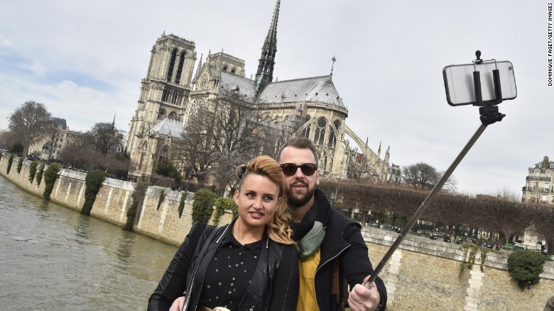 150414102735-selfie-stick-780x439.jpg