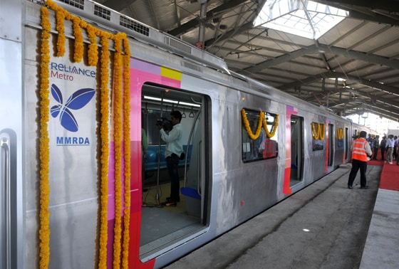 photographers-capturing-the-newly-flagged-off-versova-ghatkopar-metro-in-mumbai-13674061792773.jpg