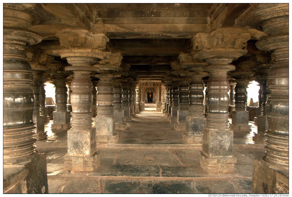 Veer-Narayana-Temple-Belavadi-Karnataka.jpg