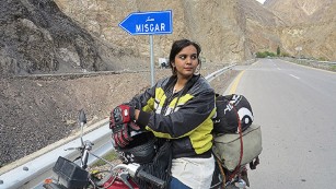 160202105404-pakistan-motorcycle-girl10karakoram-highway-to-khunjerab-medium-plus-169.jpg