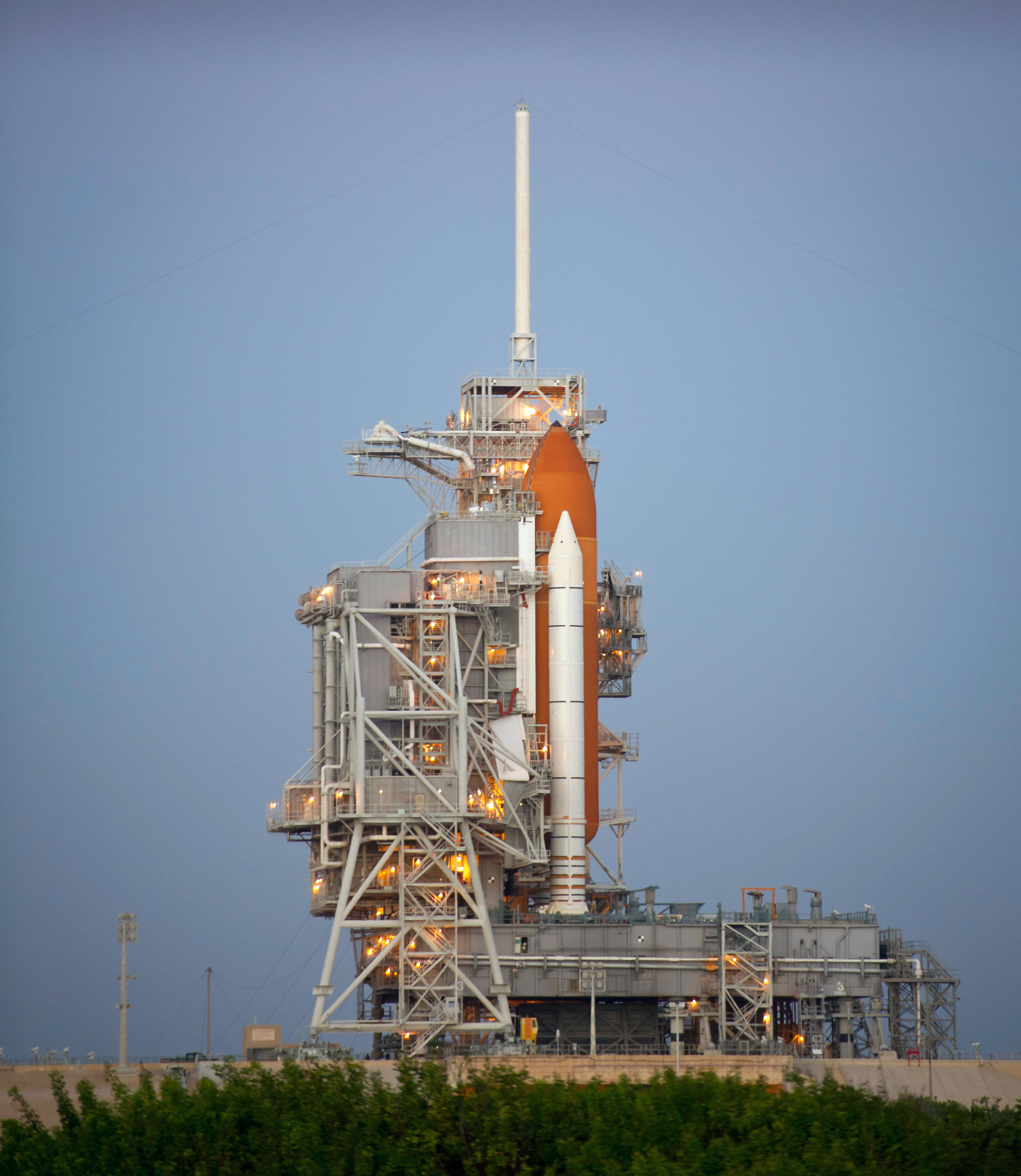 Space_Shuttle_Discovery_on_Launch_Pad_39A_for_mission_STS-133.jpg