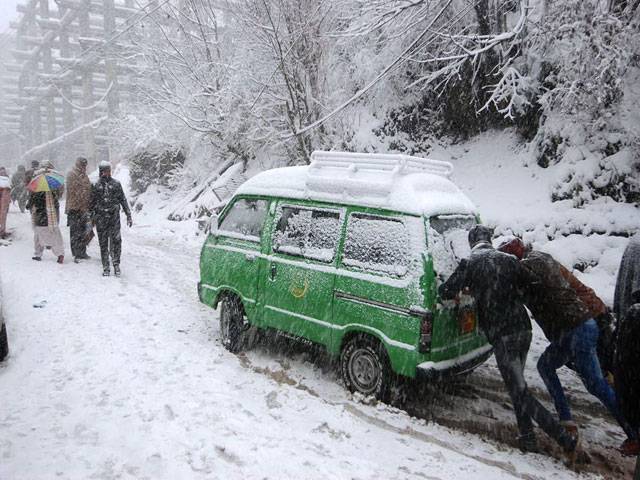 snowfall-in-murree1-1518475704-9016.jpg