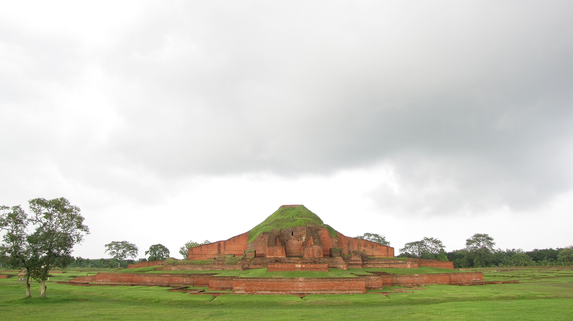 1920px-Somapura_Mahavihara.jpg