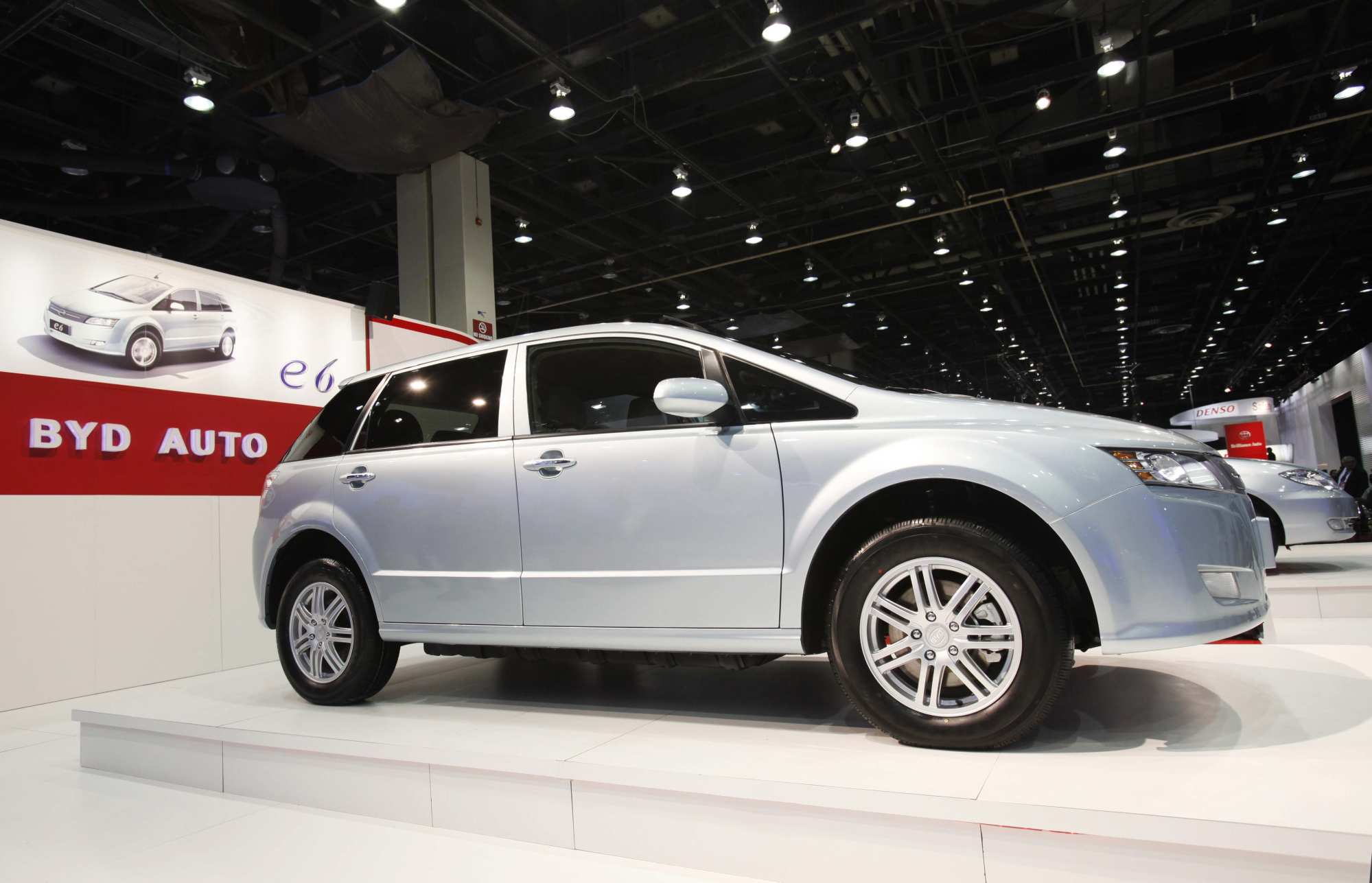 BYD’s first fully electric compact car e6, on display at the North American International Auto Show, also known as the Detroit Auto Show, in Michigan on January 12, 2009. Photo: Reuters.