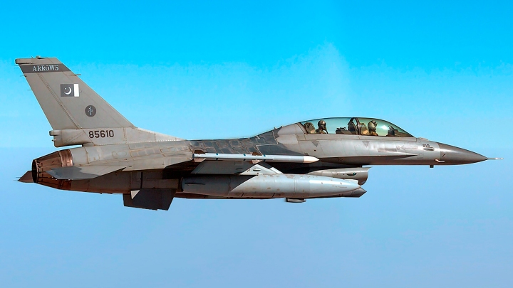 pakistan_air_force_general_dynamics_f-16bm_fighting_falcon_altered.jpg