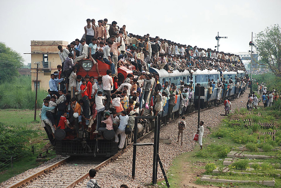 4431.overcrowded-train.jpg