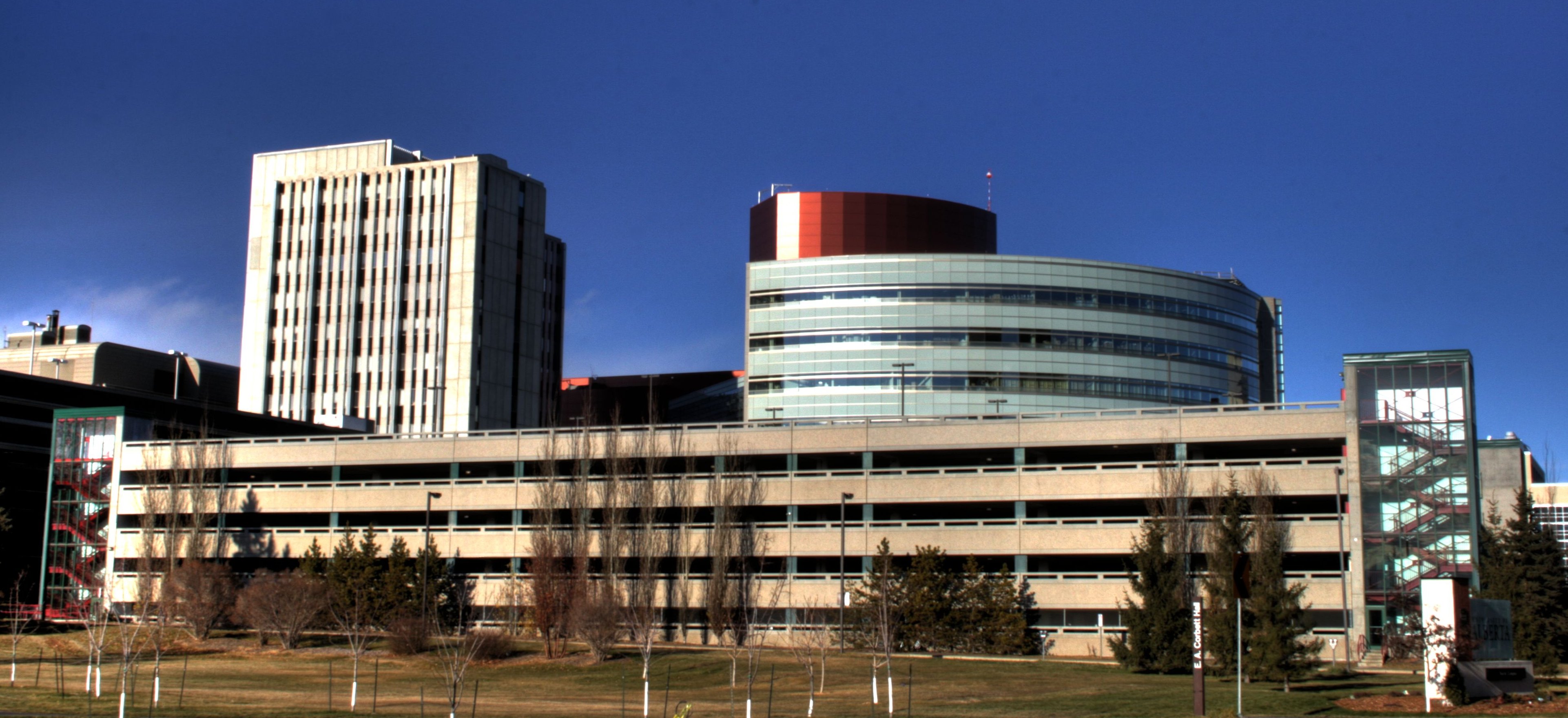 University_Hospital_Complex_University_Of_Alberta_Edmonton_Alberta_Canada_02A.jpg