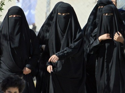 3-veiled-women.jpg