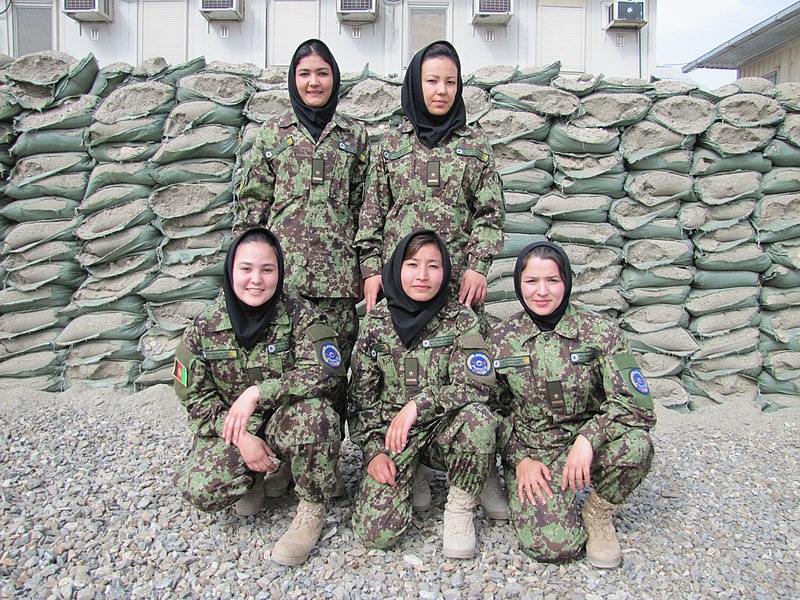 800px-AAF_female_lieutenants_posing_for_camera_in_2010.jpg