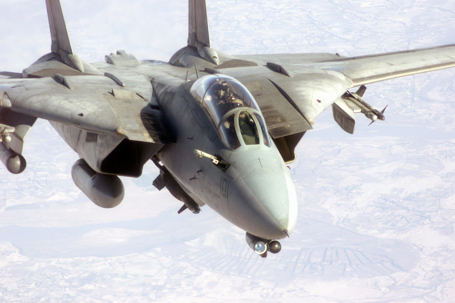 F-14_Tomcat_preparing_to_refuel.jpg