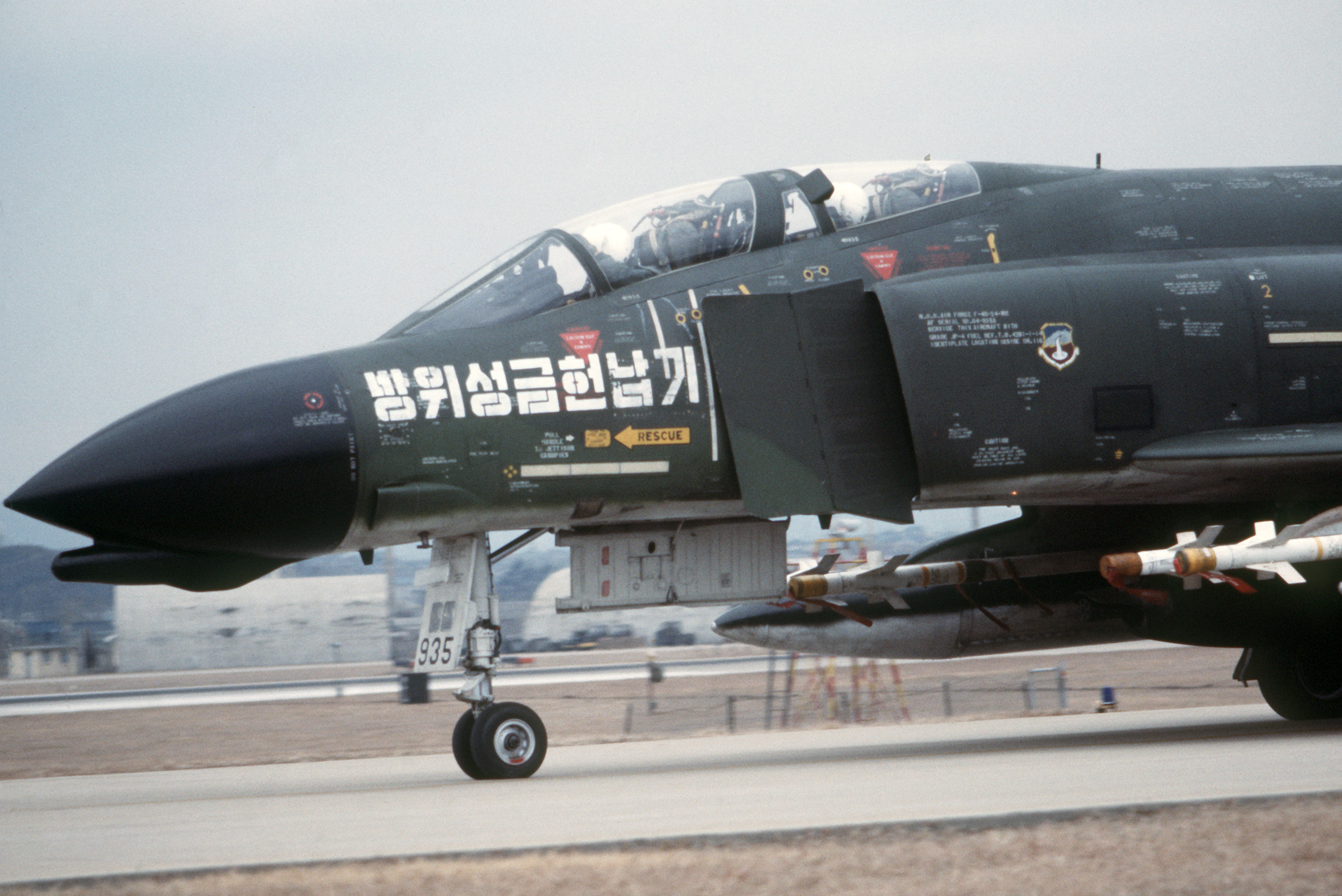 F-4D_ROKAF_w_Sidewinders_1979.jpeg