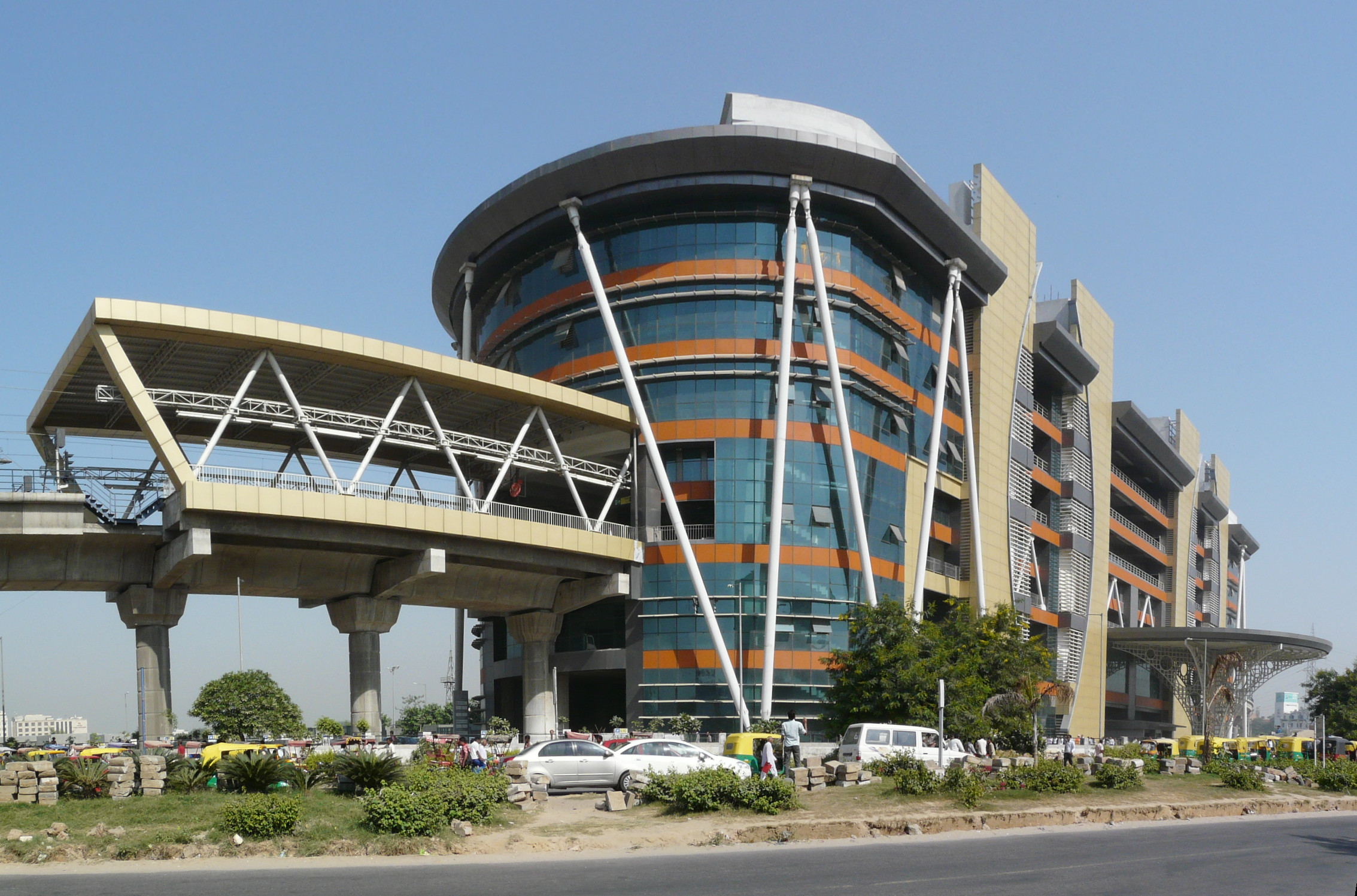 HUDA_City_Center_station_in_Gurgaon.jpg