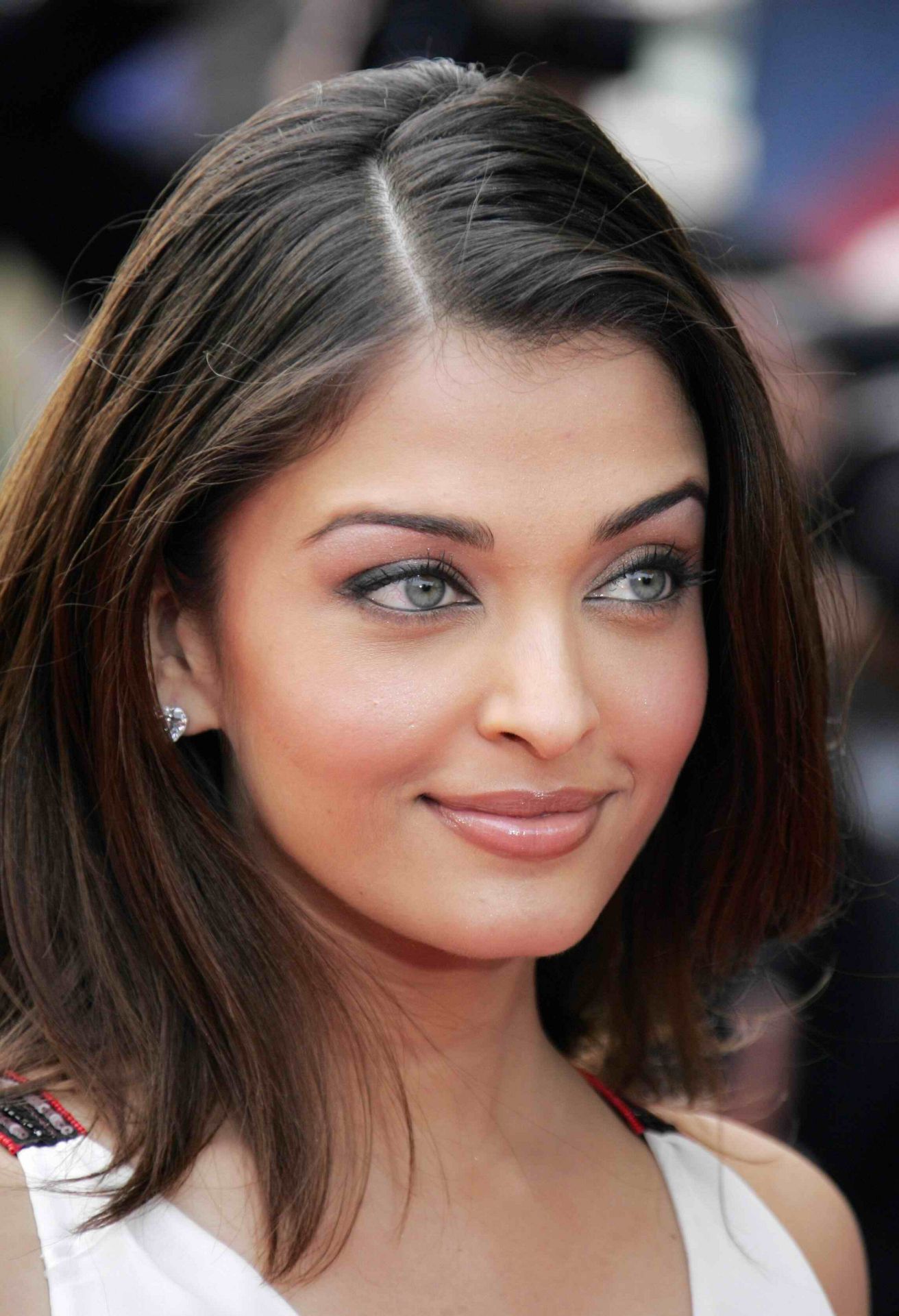 Aishwarya-Rai-Photo-Shoot-aishwarya-rai-230761_1312_1920.jpg