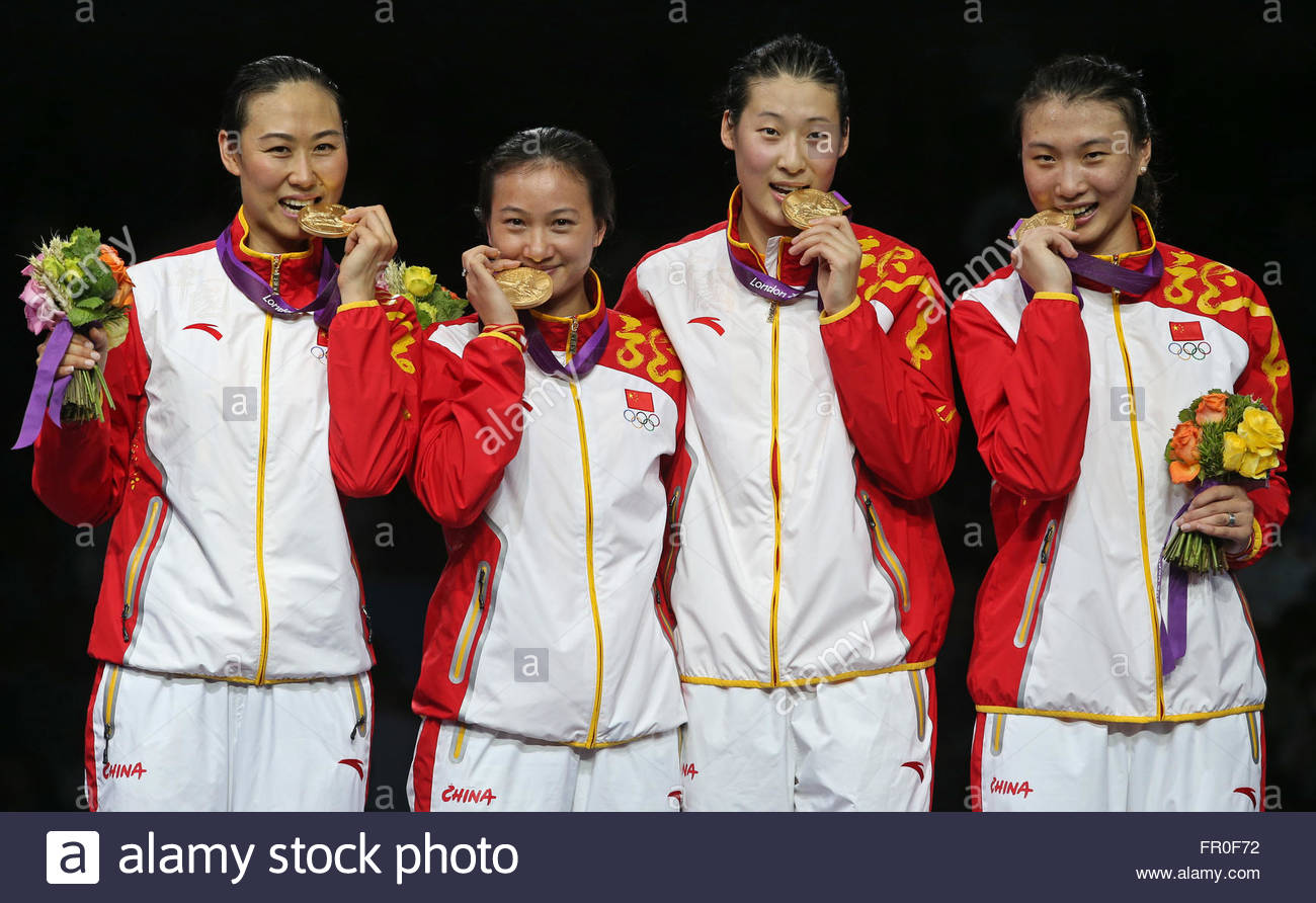 team-china-celebrates-victory-with-their-gold-medals-at-the-award-FR0F72.jpg