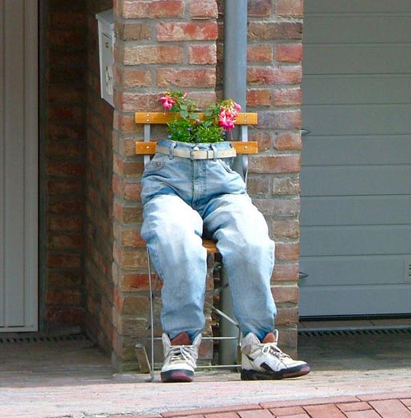 photos-of-people-doing-stupid-things-flower-pot-with-jeans.jpg