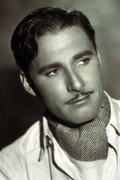 d63d61011fea96112cbc6d858921e5d3--australian-actors-errol-flynn.jpg