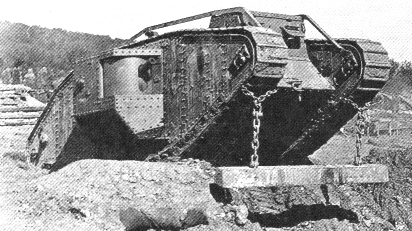 MarkIVTankWithUnditchingBeam1917.jpg