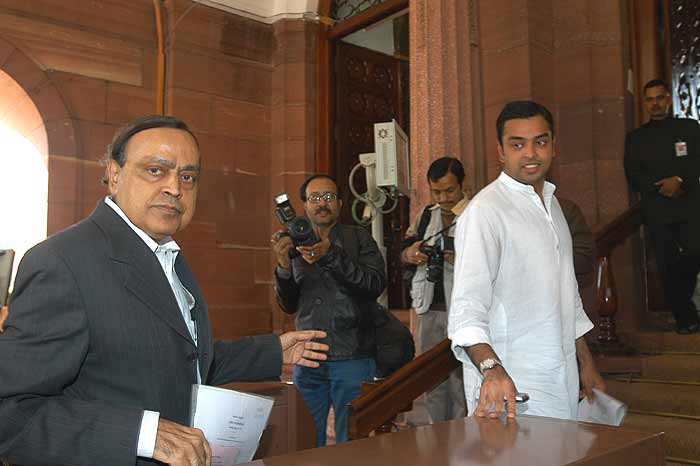 murali_milind_deora_20110117.jpg