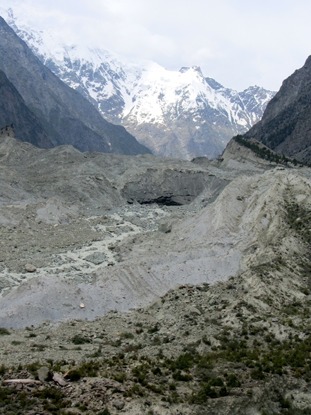 the-melting-hinarchi-glacier-in-bagrote-1549615085.jpg