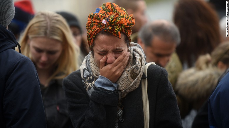 151114165421-paris-woman-crying-nov-14-exlarge-169.jpg