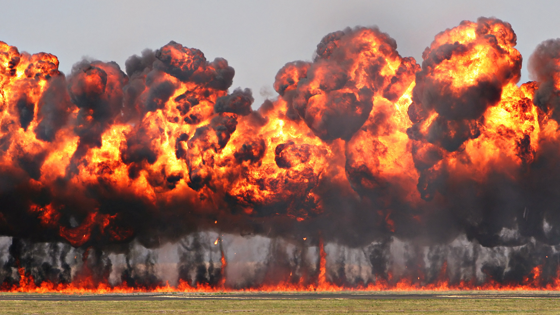 bombs_explosions_fire_napalm_desktop_1920x1080_hd-wallpaper-995593.jpg