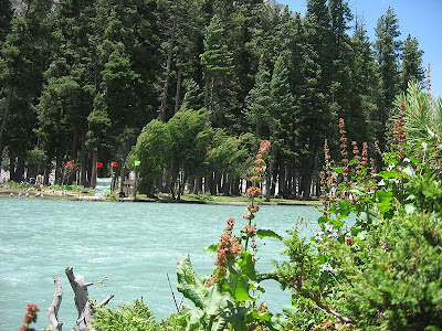 800px-Mahudand_Lake_01.jpg