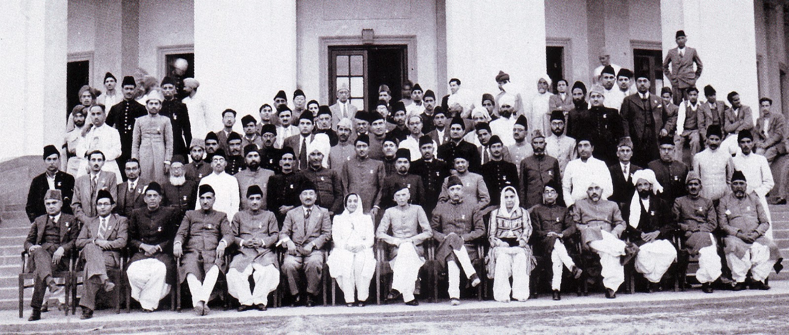 Mr+Jinnah+with+Muslim+League+members+of+the+Punjab+Assembly.jpg