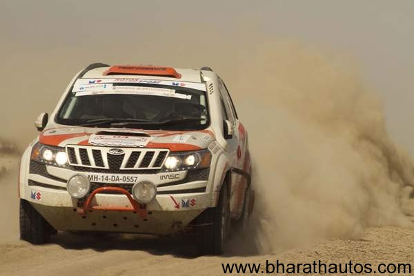 Mahindra-XUV500-desert-storm.jpg