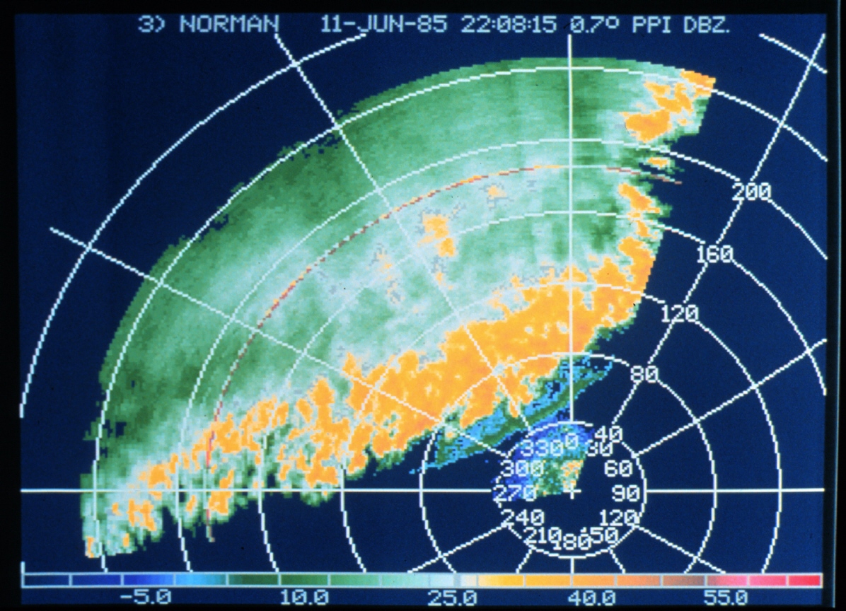 Sturmfront_auf_Doppler-Radar-Schirm.jpg