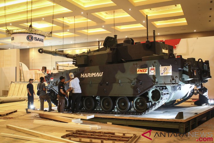 antarafoto-jelang-indo-defence-2018-expo-and-forum-041118-dr-06.jpg