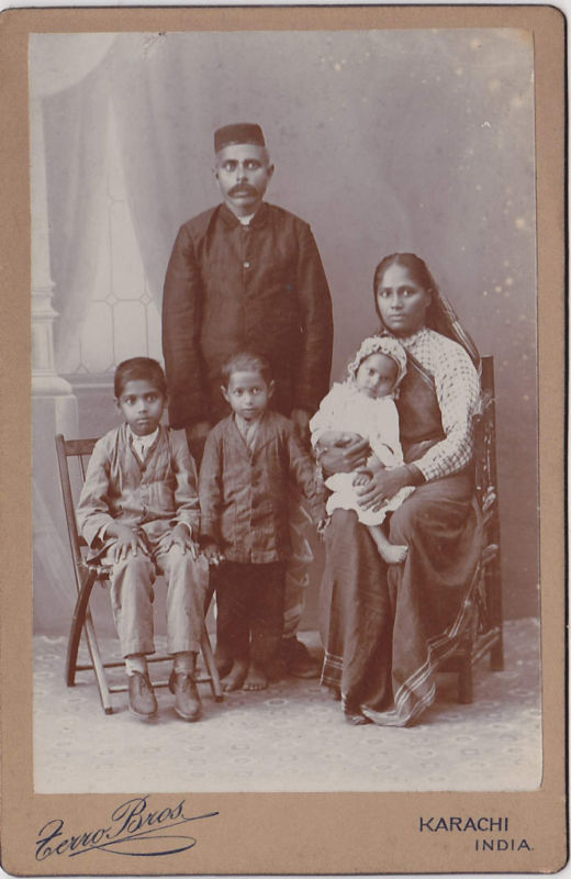 Indian+Family+Group+Photograph+from+Karachi.jpg