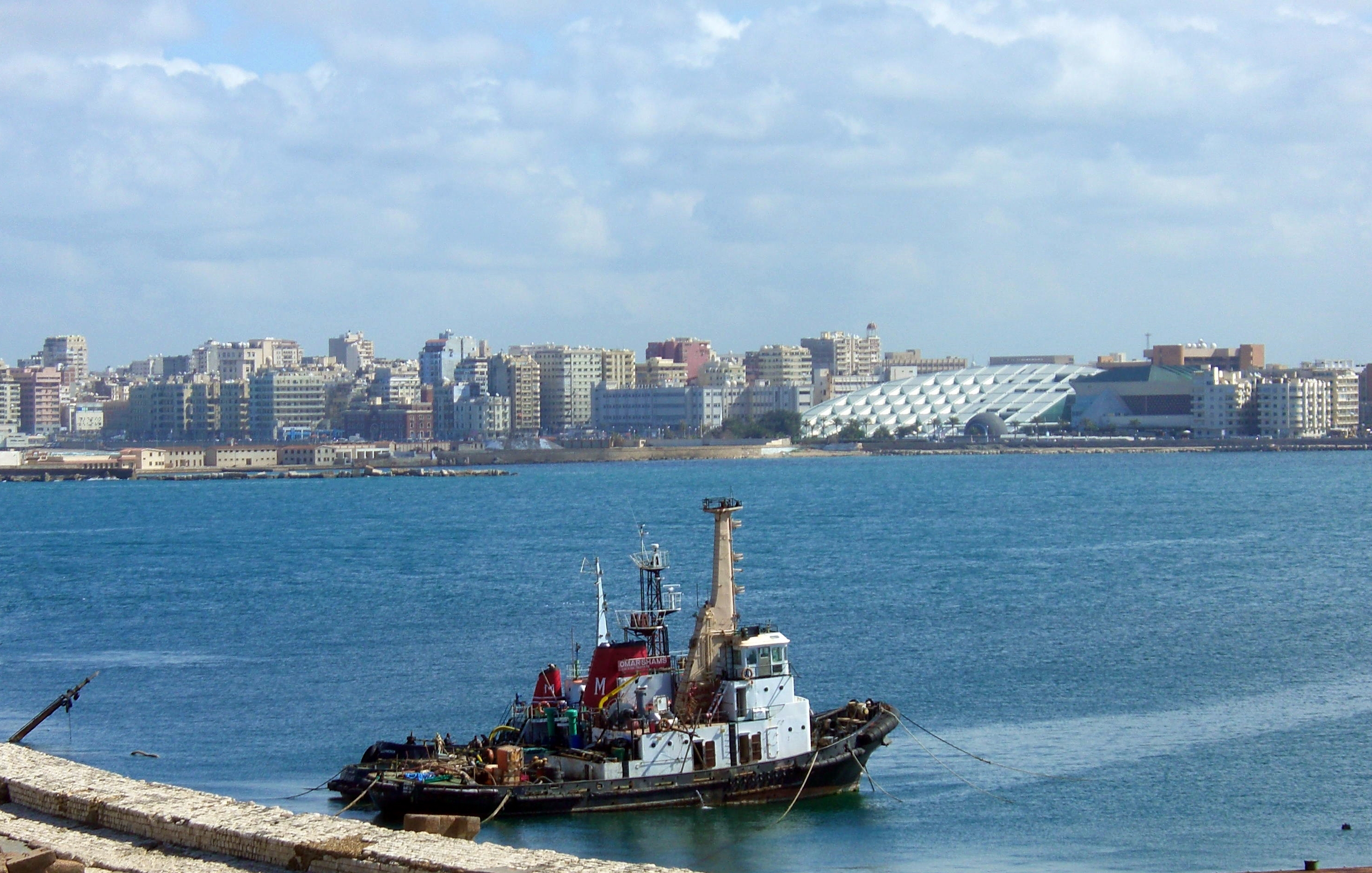 Alexandria_harbour_%28February_2007%29.jpg