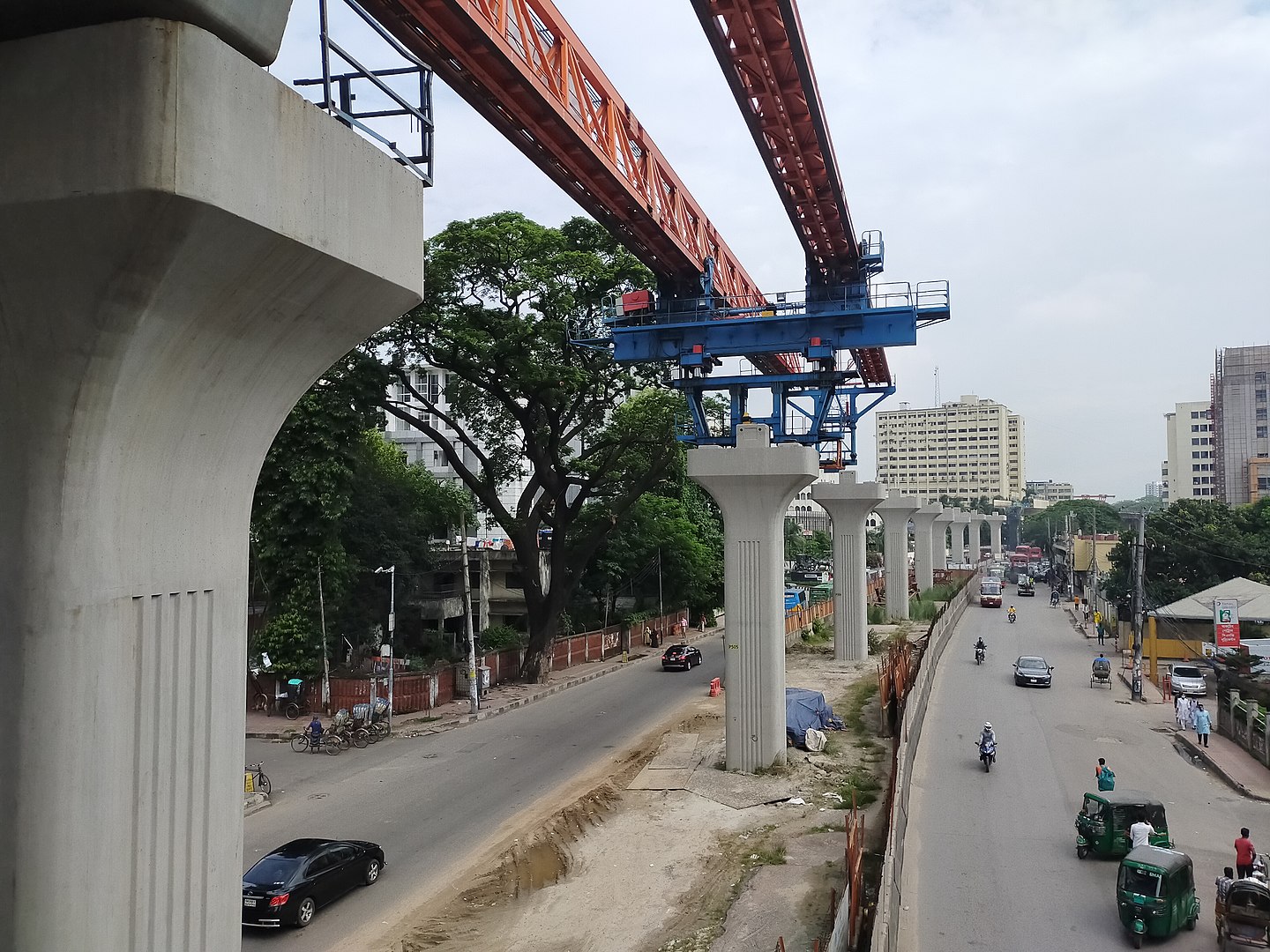 1440px-Dhaka_Mass_Rapid_Transit_Development_Project_under_construction_%28June_2021%29.jpg